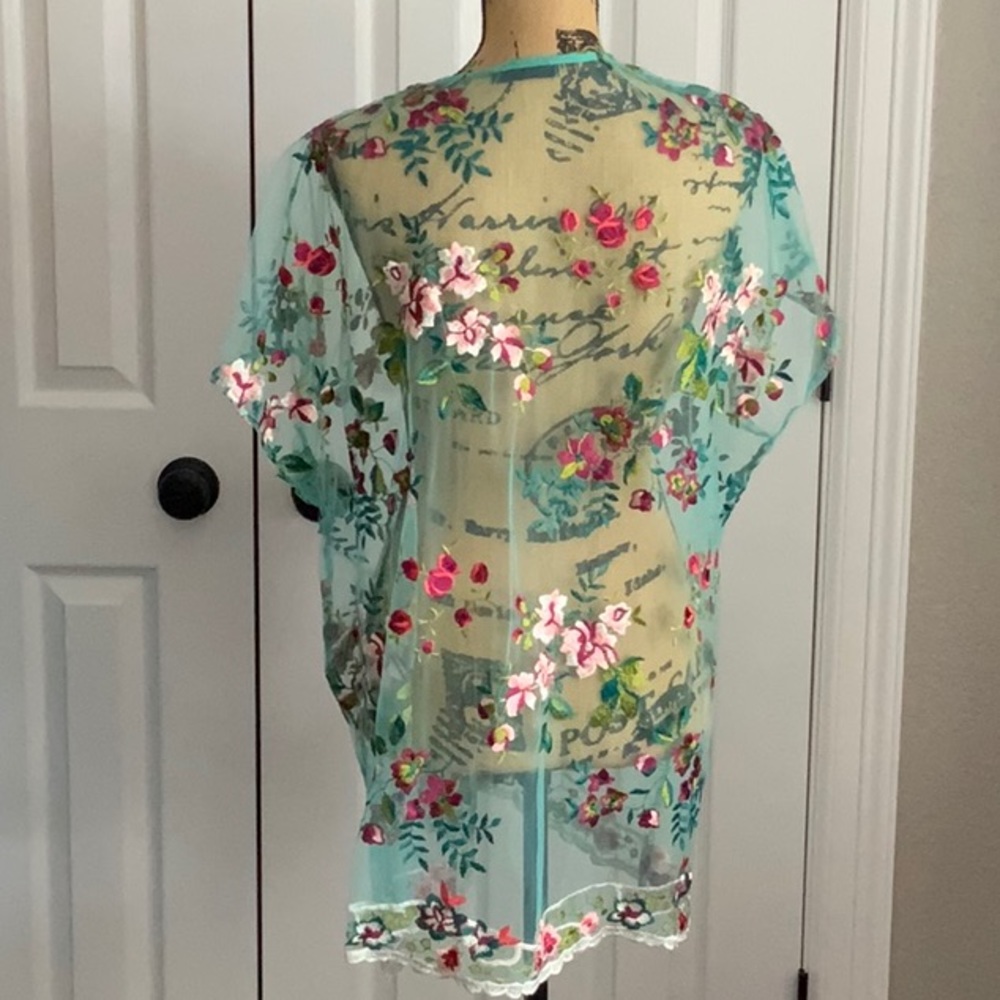 Women’s embroidered Coverup/Duster. Size Large, Teal, Shades of Pink, Stunning! - Picture 4 of 6